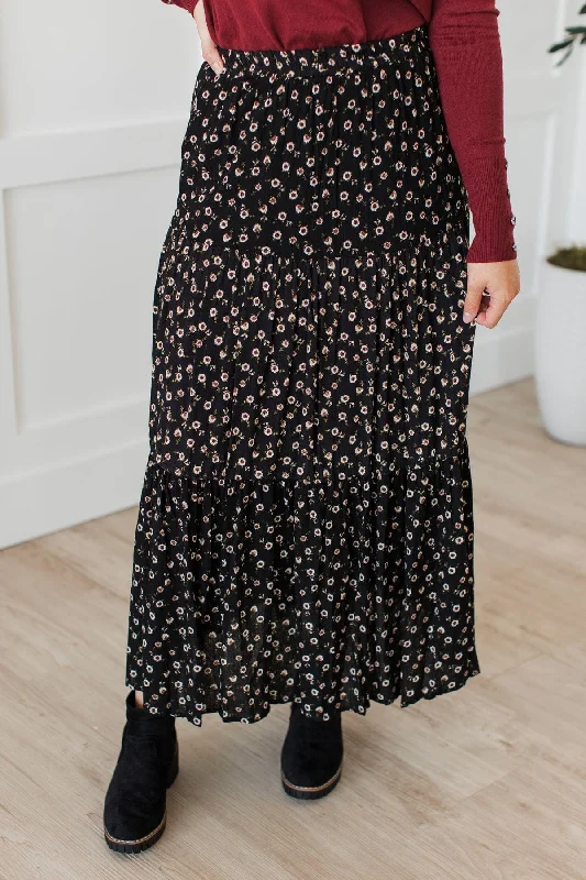 Savings Bonanza Decidedly Perfect Floral Skirt- Black