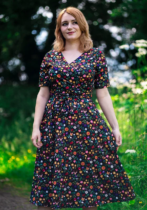 Take Advantage Brinkley Creatures Print Midi Dress